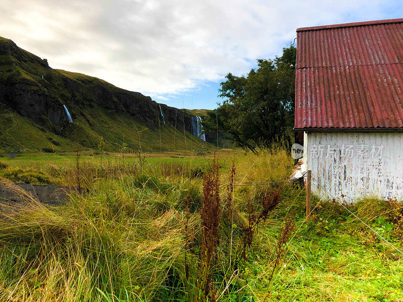 Old Shed和Gljúfrabúi Waterfall South Iceland